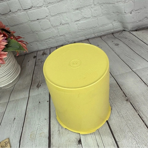 vintage tupperware COOKIES 6.5in Canister - Picture 4 of 4